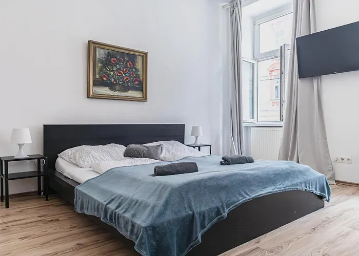 Standard & Simple 2 Neighbouring - 3brs Bécs