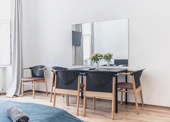 Standard & Simple 2 Neighbouring - 3brs * Bécs
