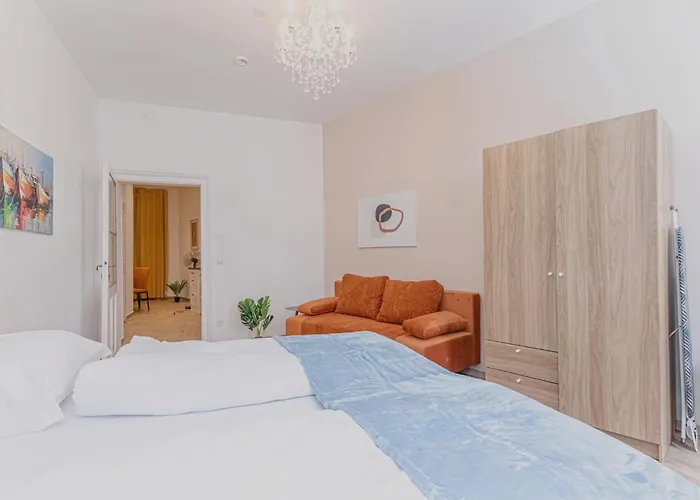 Apartment Standard & Simple 2 Neighbouring - 3brs