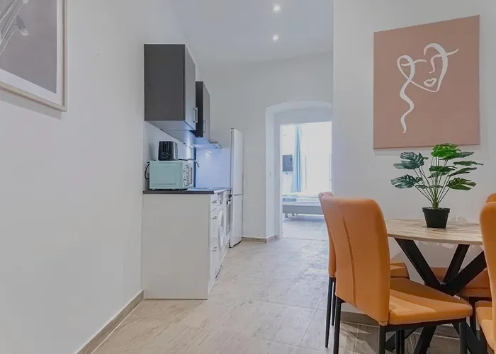 Standard & Simple 2 Neighbouring - 3brs * Bécs