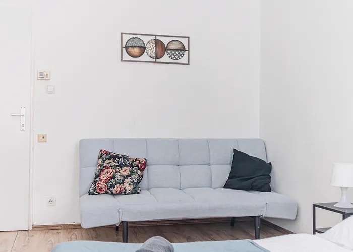 Standard & Simple 2 Neighbouring - 3brs Apartman
