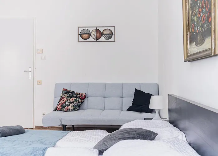 Standard & Simple 2 Neighbouring - 3brs * Bécs