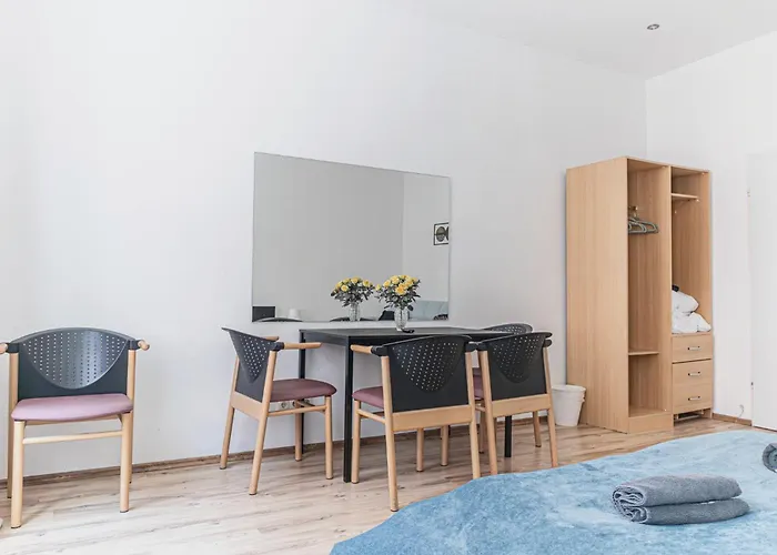 Standard & Simple 2 Neighbouring - 3brs * Bécs