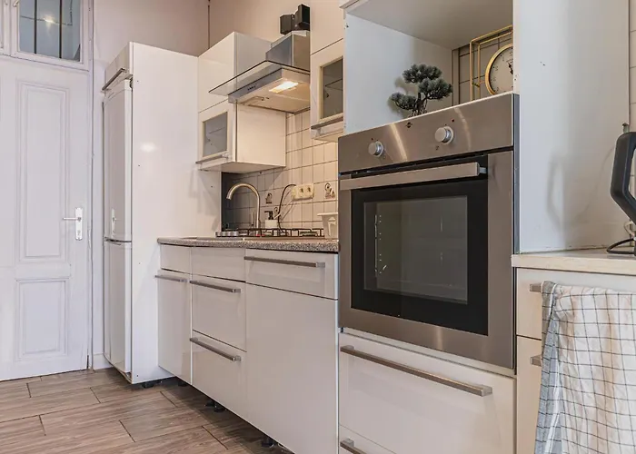 Standard & Simple 2 Neighbouring - 3brs Apartment *